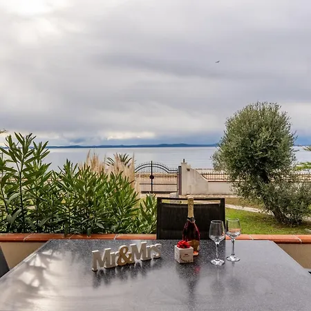 Family Friendly Seaside - 22115