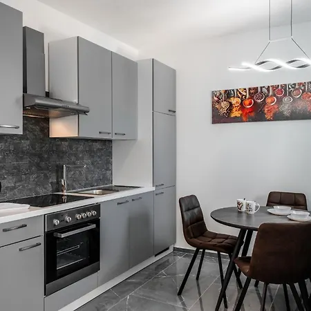 Family Friendly Seaside - 22115